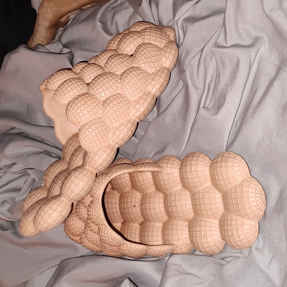 FASHION NOVA WOMEN'S SLIDES SIZE 10 - Picture 6 of 8